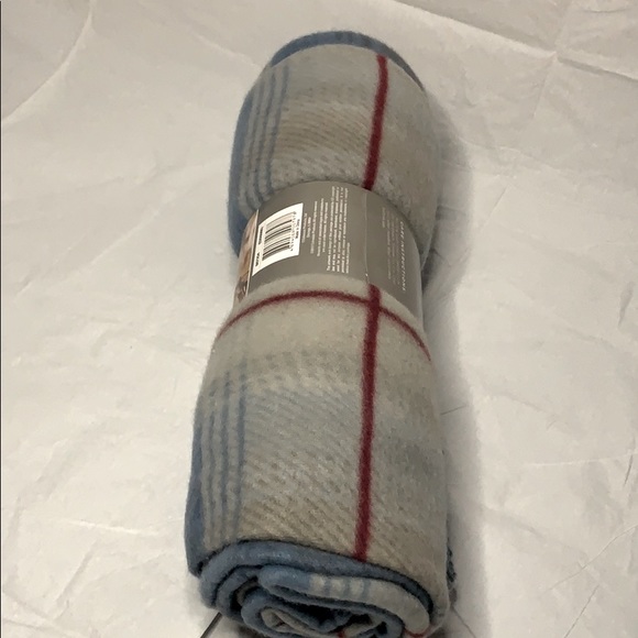 Veranda 50” X 60” Luxury Fleece Throw - Picture 6 of 6